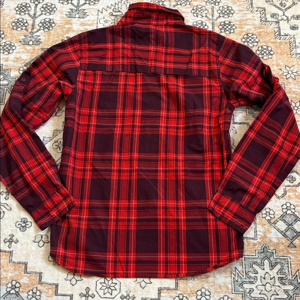 THE NORTH FACE S red and black plaid long sleeve button down
